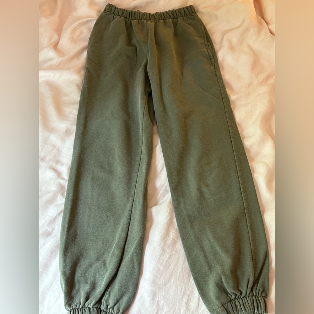 Brandy Melville Rosa Sweatpants. Brandy Melville sweatpants. Green sweatpants.